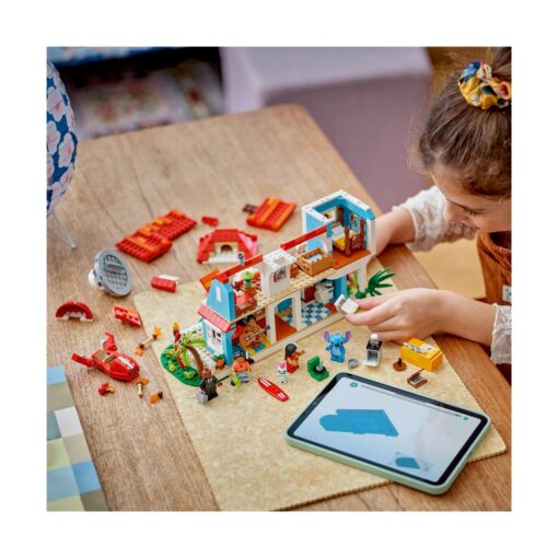 LEGO® Disney Classic: Lilo And Stitch Beach House - Image 4