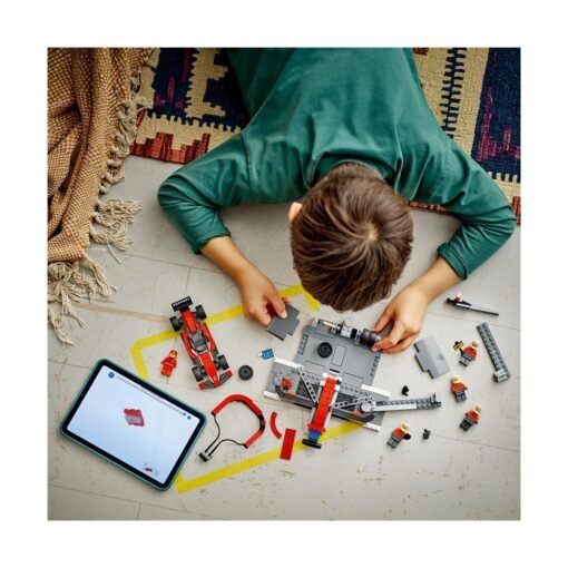 LEGO® City: F1® Pit Stop & Pit Crew with Ferrari Car - Image 4